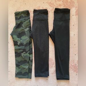 Bundle of Old Navy Women’s Active Cropped Leggings Powersoft & Go Dry Medium M